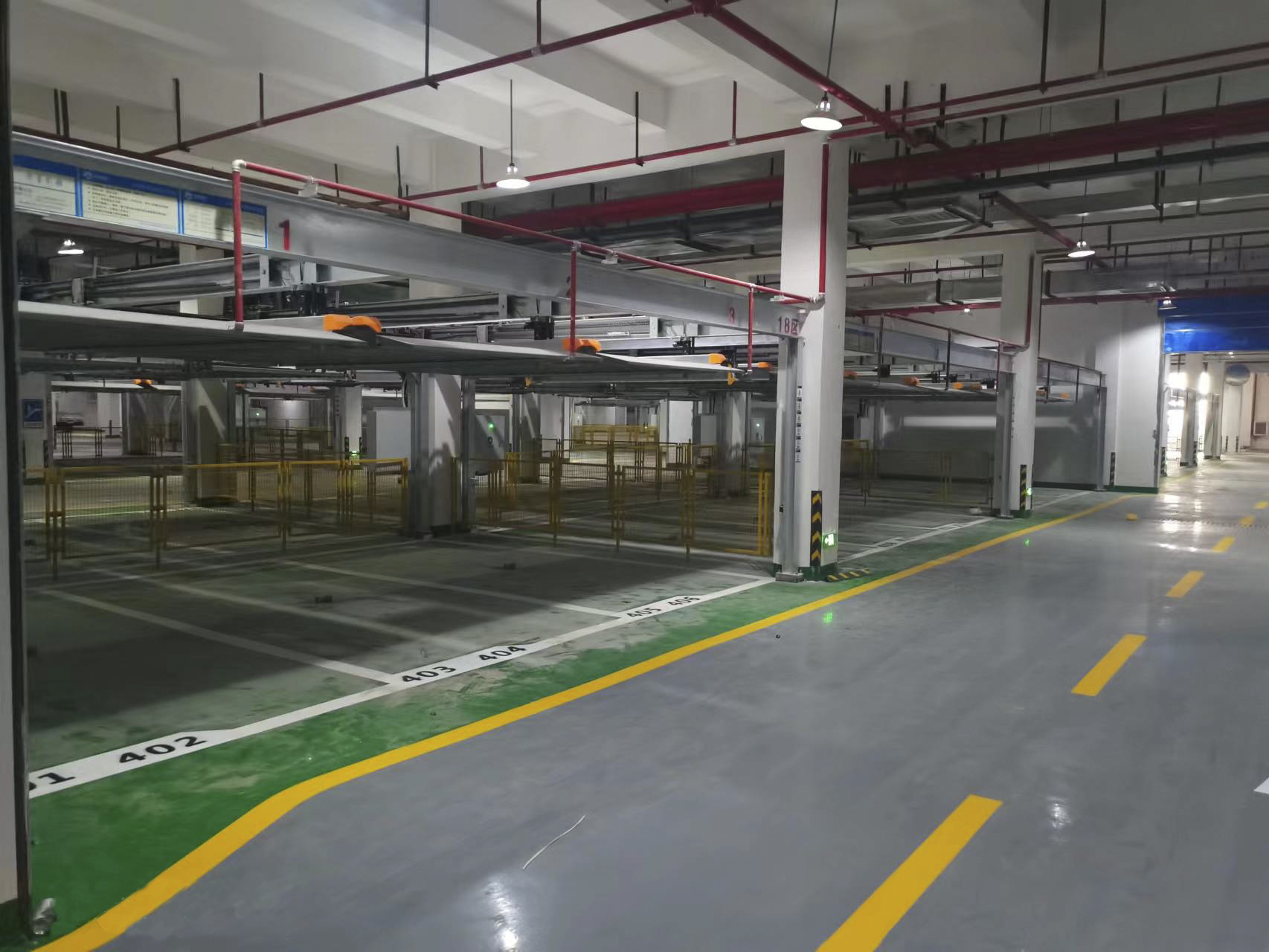 Simple lifting and traversing stereo garage